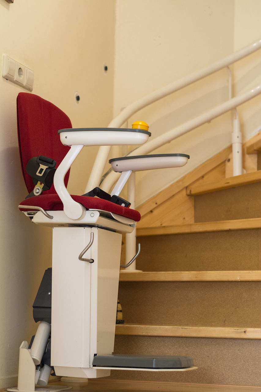 Je woning aanpassen voor later: installatie van een traplift