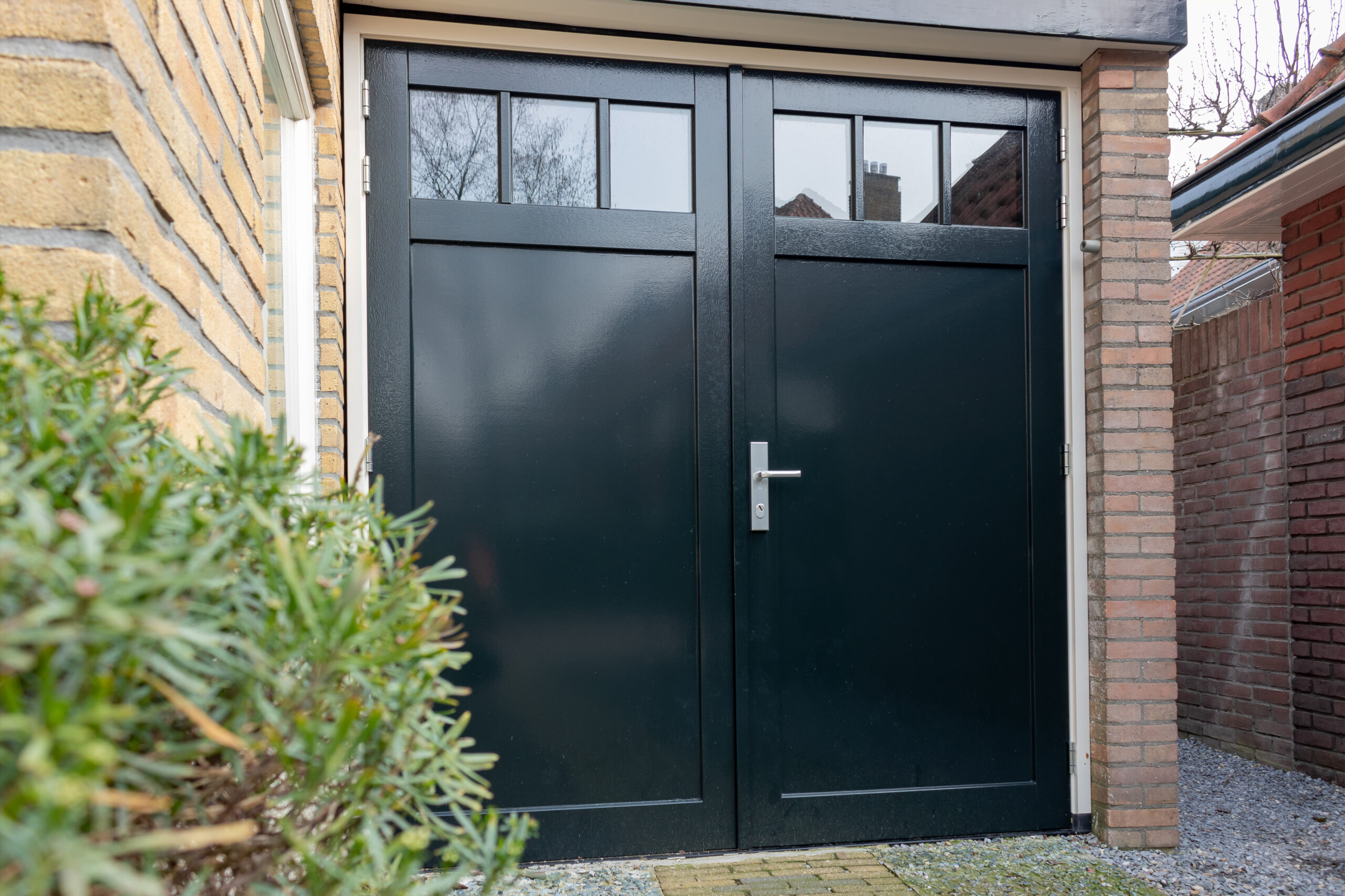 Nieuwe garagedeur? Kies voor houten openslaande deuren!